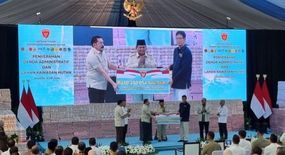 Presiden Saksikan Jaksa Agung Setor Uang Rp10,2 Triliun Kasus Hutan ke Menkeu
