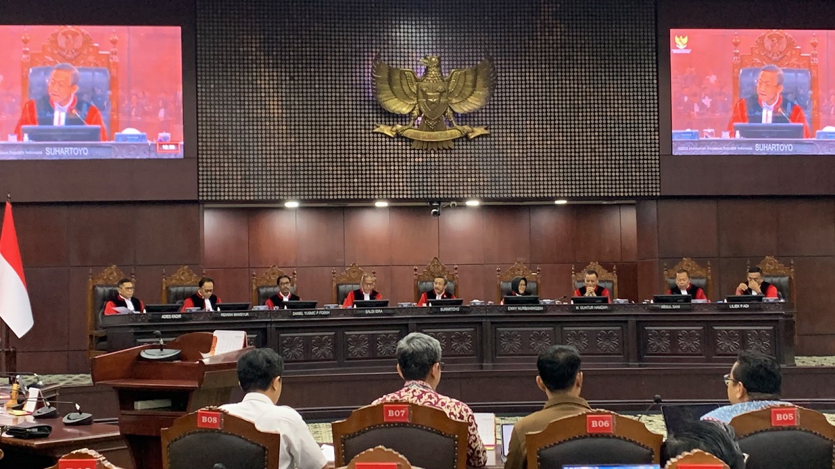 Sidang Gugatan Ijazah Gibran di MK: Denny Indrayana Tuntut Diskualifikasi, KPU Sebut Terlambat 905 Hari